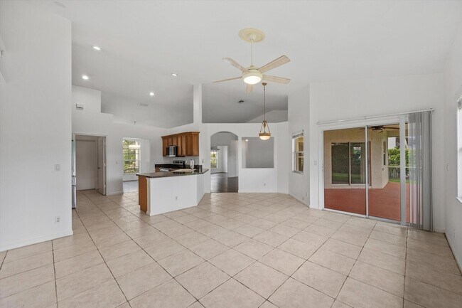 Building Photo - 106 Fernwood Crescent
