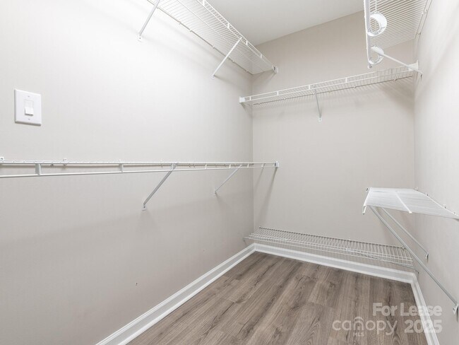 Building Photo - 6211 Rosebriar Ln