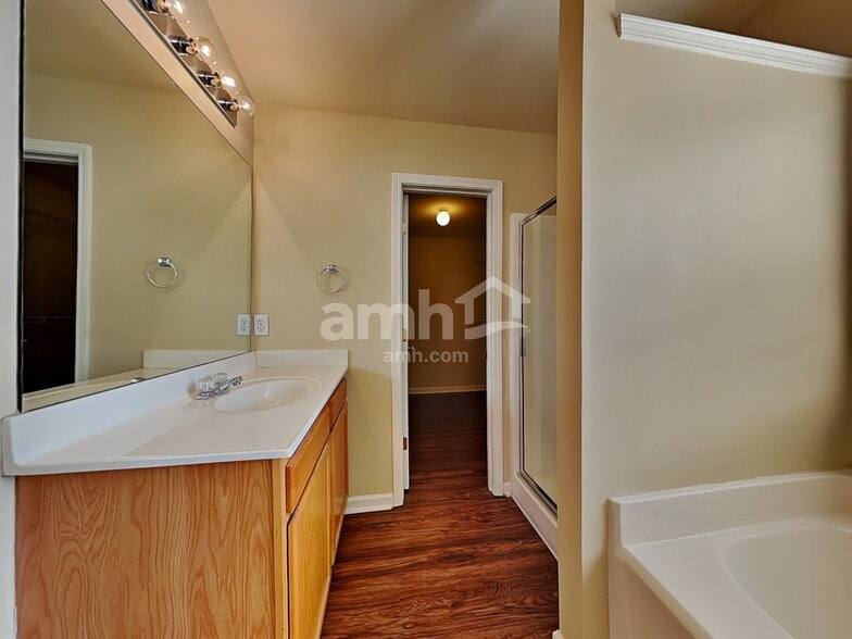 Building Photo - 4 Comesee Ct