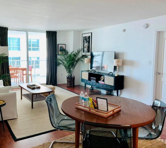 Building Photo - 1200 Brickell Bay Dr