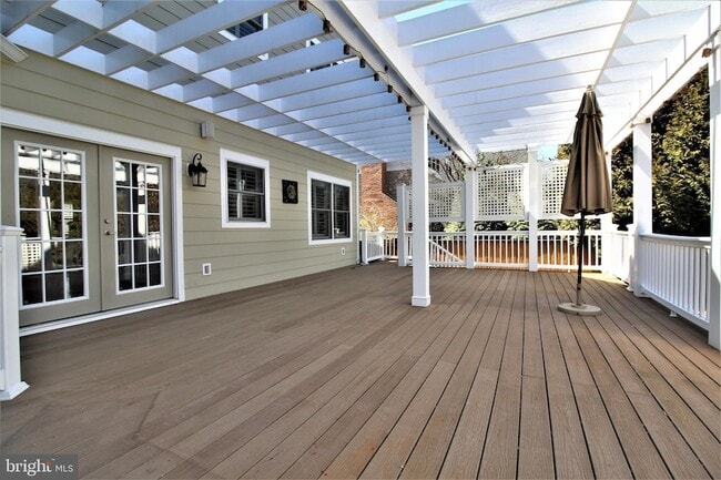 Building Photo - 5905 Lone Oak Dr
