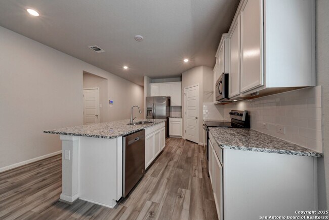 Building Photo - 4 Bedroom/3 Bath Remington Ranch Subdivision