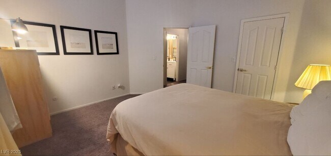 Building Photo - 1729 Mexican Poppy St