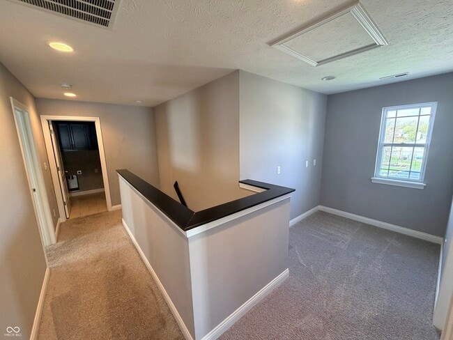 Building Photo - 357 Indigo St