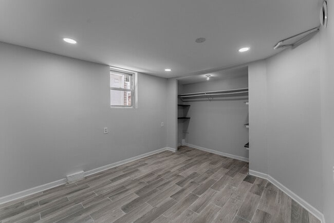 Building Photo - 2226 W 24th St