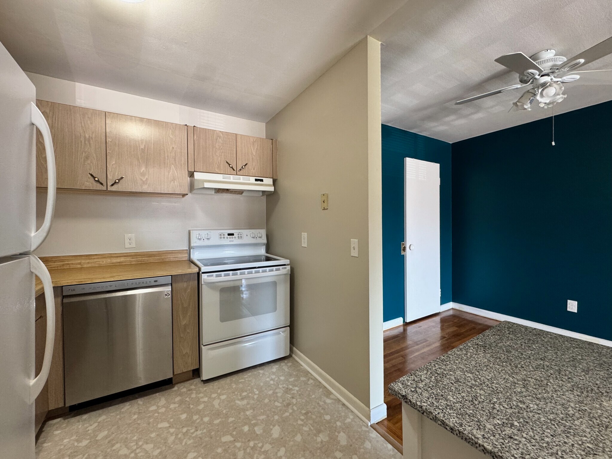 Building Photo - 32 Park Avenue Ct