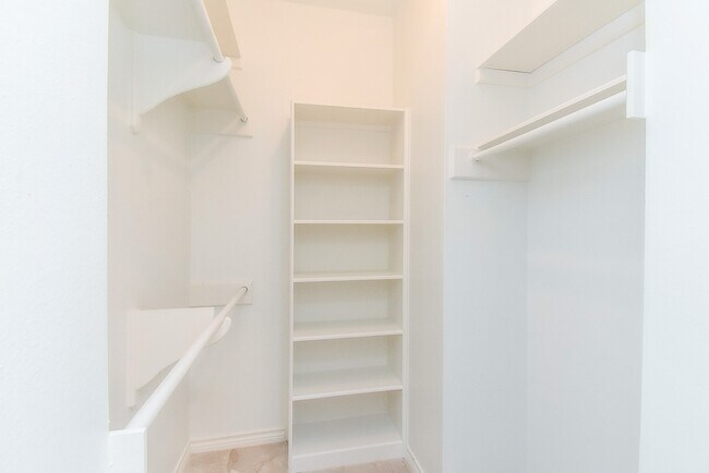 Building Photo - 1601 Nantucket Dr