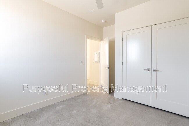 Building Photo - 934 Hangar Dr