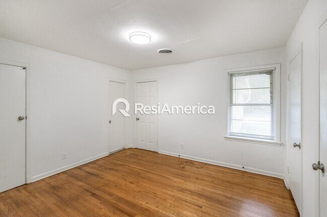 Building Photo - Newly Renovated 3/2 in Whitehaven