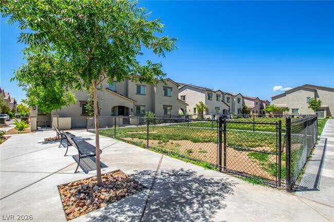 Building Photo - 825 Star Estates Ave