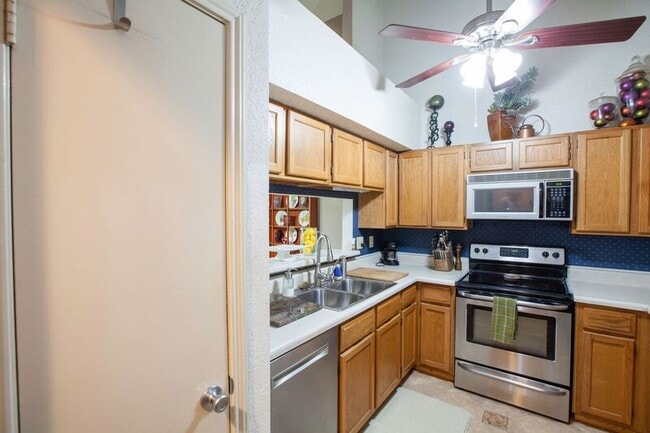 Building Photo - 2902 Post Oak Dr