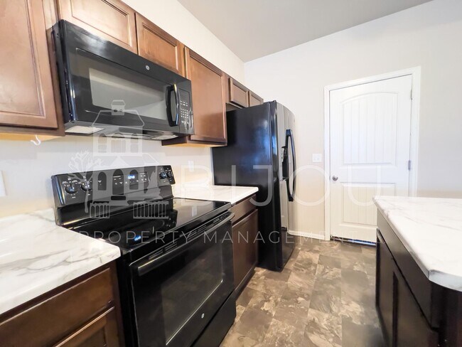 Building Photo - Spring Creek Townhome