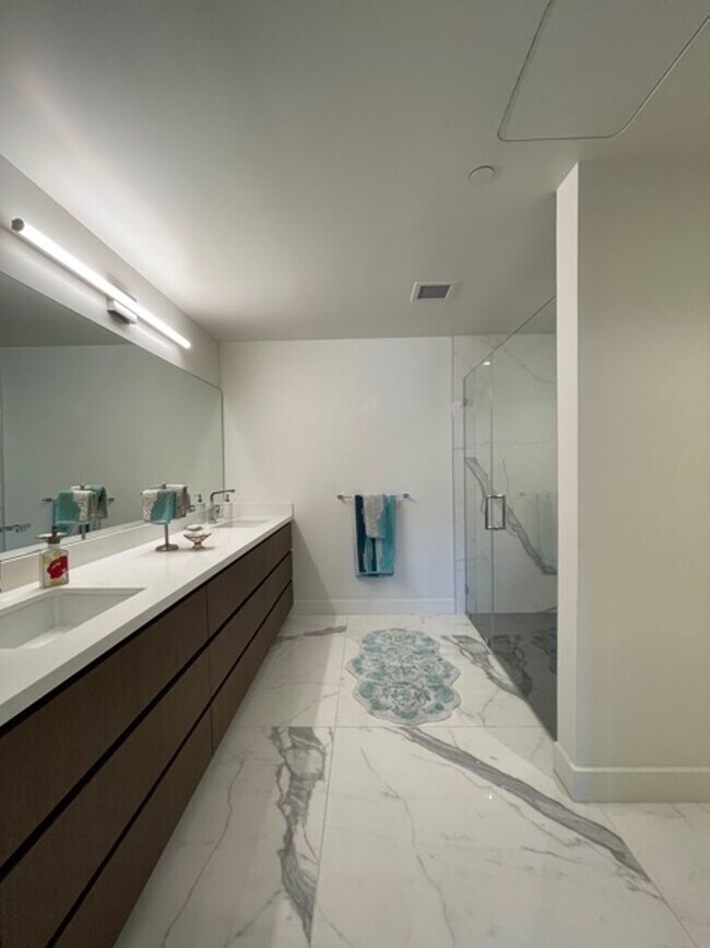 Building Photo - 2 Bedroom-2 Bathroom Fully Furnished Condo...