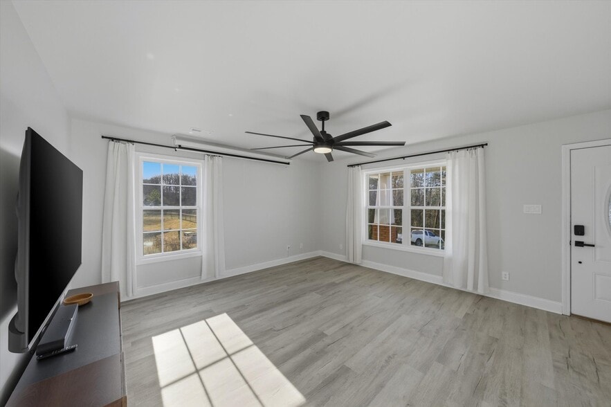 Building Photo - 1912 Laurel Ln