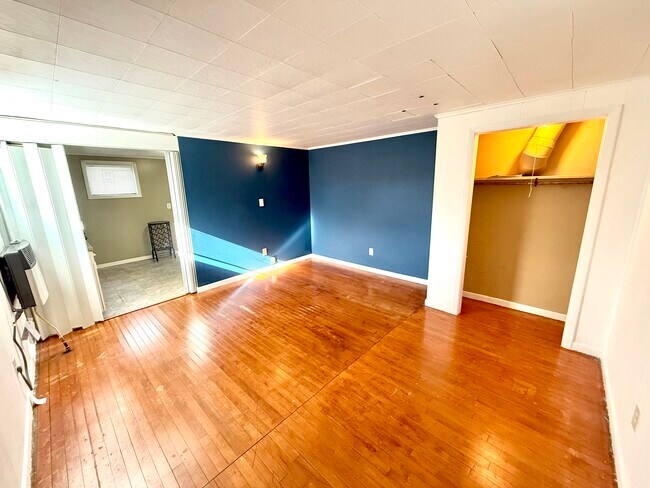 Building Photo - Seneca Turnpike East 220/222