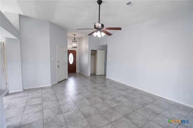Building Photo - 2702 Cactus Dr