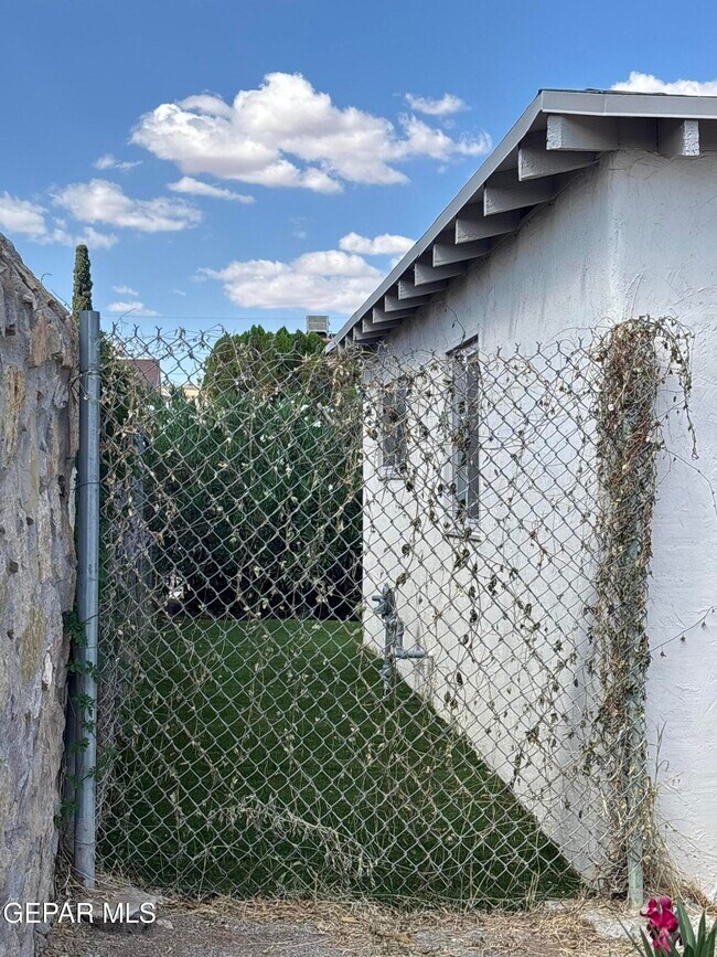 Building Photo - 6138 Taos Dr