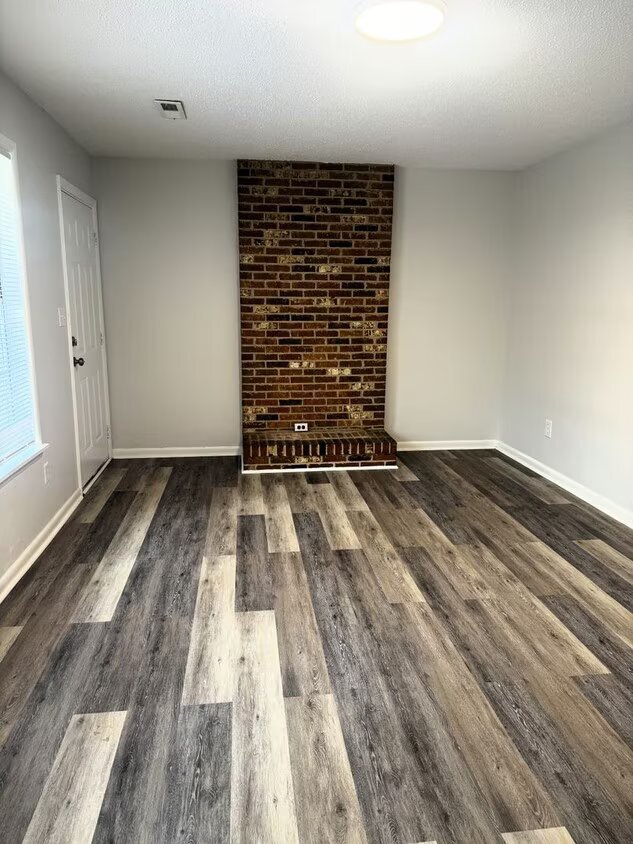 Building Photo - 206 Cloverleaf Dr