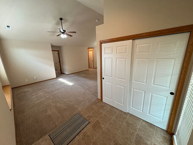 Building Photo - Townhome in Southeast Lincoln
