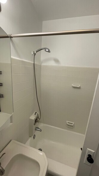 Building Photo - 3338 Valley Dr