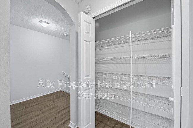 Building Photo - 5260 Collins Rd