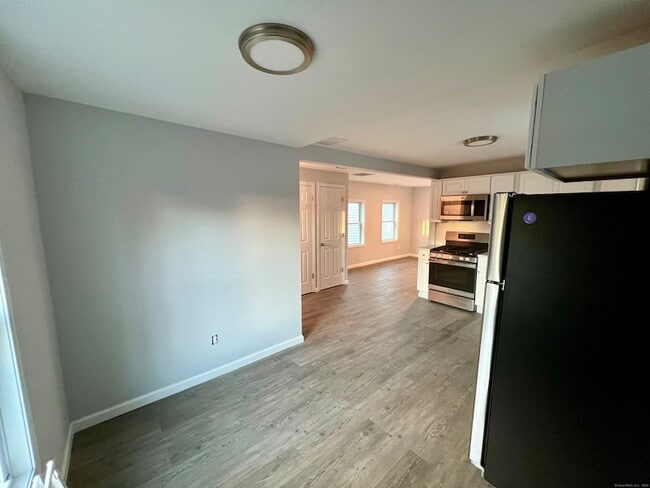 Building Photo - 415 Hollister Ave