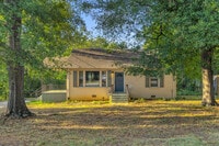 Building Photo - 5 Eastview Dr