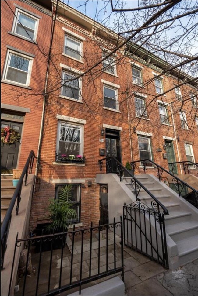 Primary Photo - 284 6th St