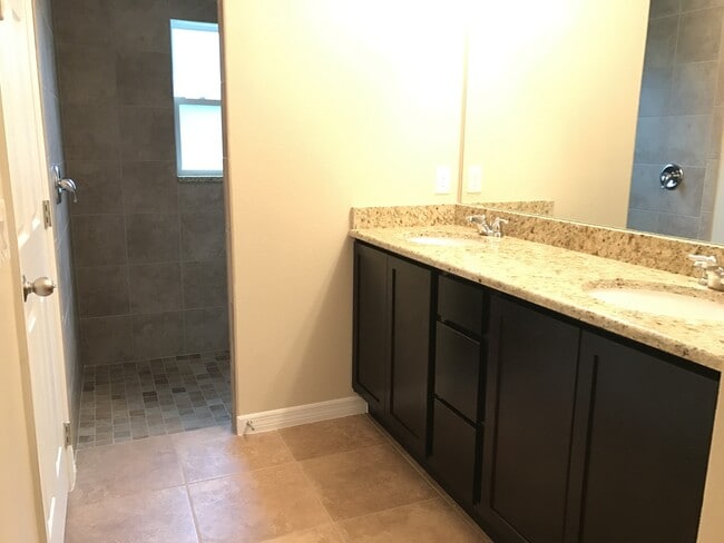 Building Photo - MOVE IN SPECIAL-Beautiful Energy Efficient 3/2 Home in St. Cloud