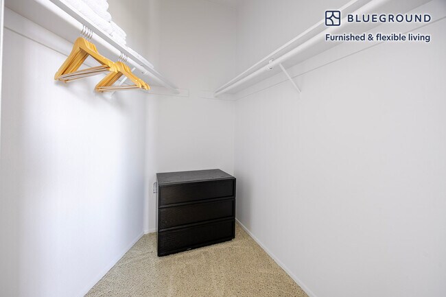 Building Photo - 1443 N Fuller Ave