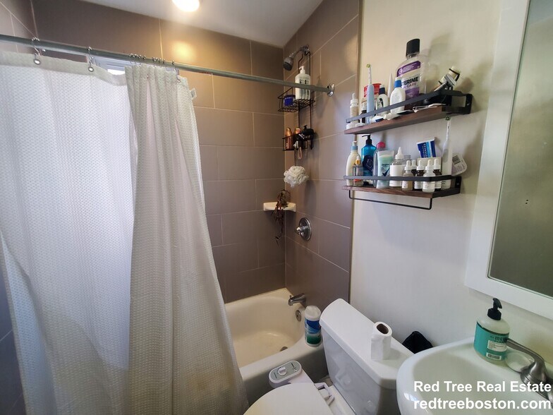 Building Photo - 23 Weitz St