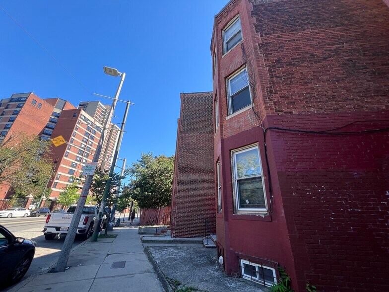 Building Photo - 848 Huntington Ave