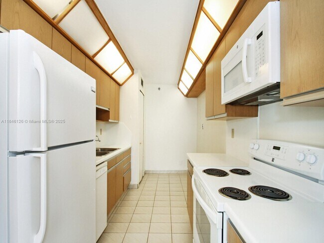 Building Photo - 19355 Turnberry Way
