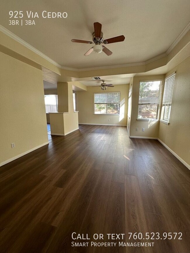 Building Photo - Beautiful Chula Vista 3bed+1 Loft, 2.5 bat...