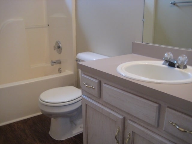 Building Photo - 3107 Creekview Ln