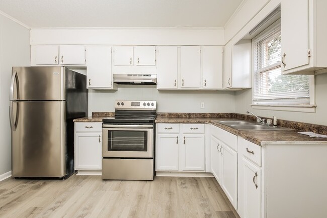 Building Photo - Beautiful 4  Bedroom Home Close to I-77!