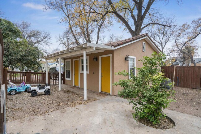 Building Photo - 817 Griner St