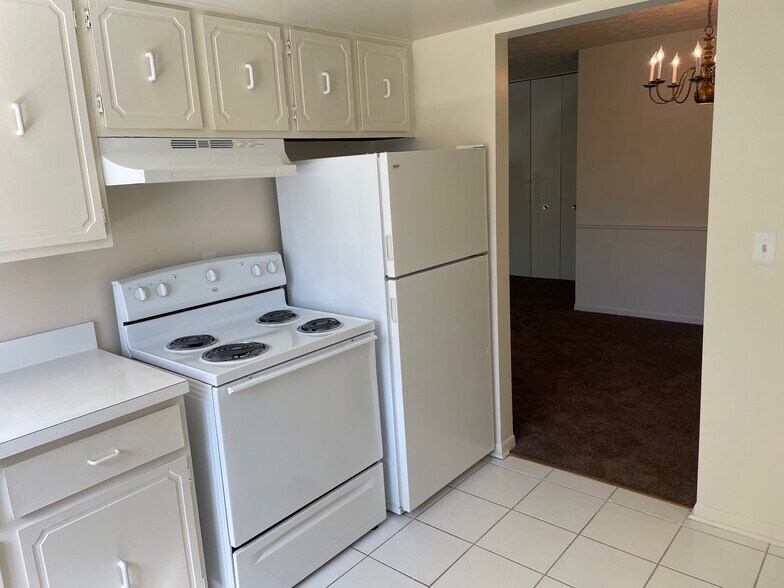 Building Photo - Courtview Garden Apartments