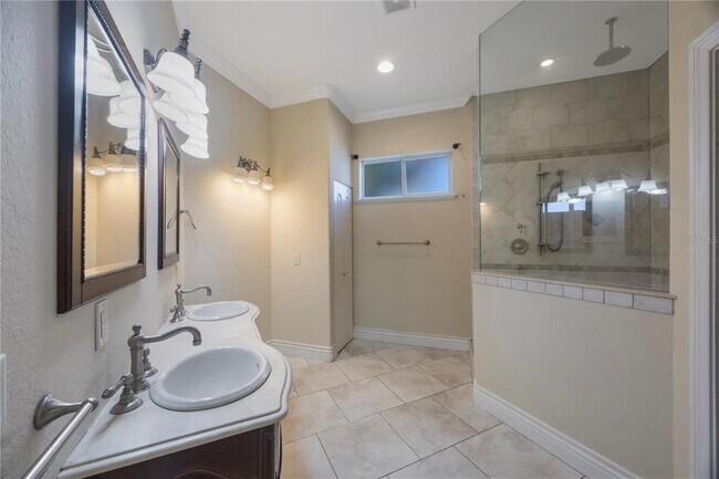 Building Photo - 736 Pruitt Dr
