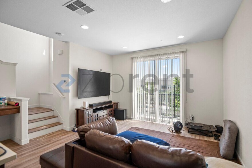 Building Photo - Unit