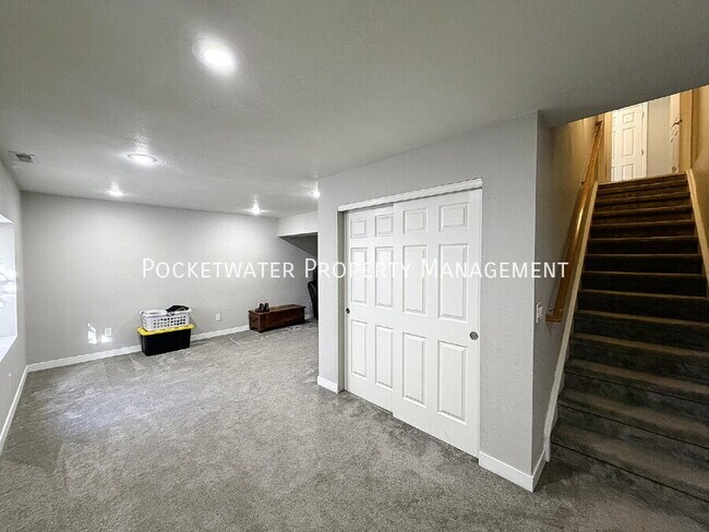 Building Photo - 2127 Mountain Iris Dr