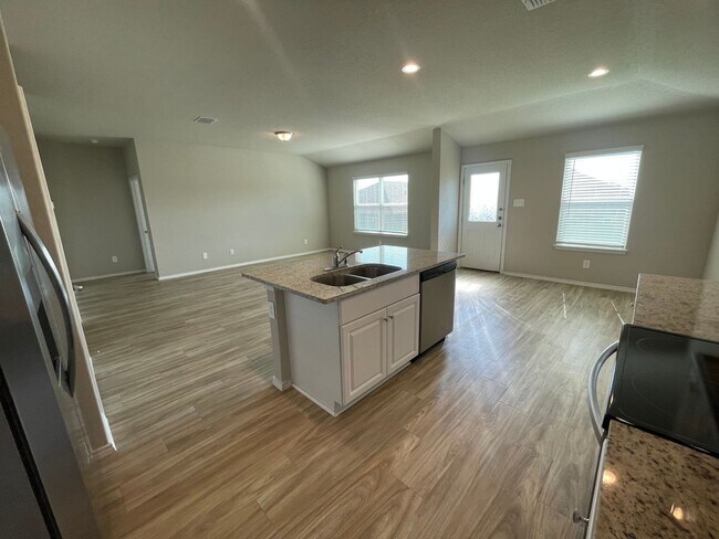 Building Photo - Beautiful 4x2 Rental Home in NBTX!