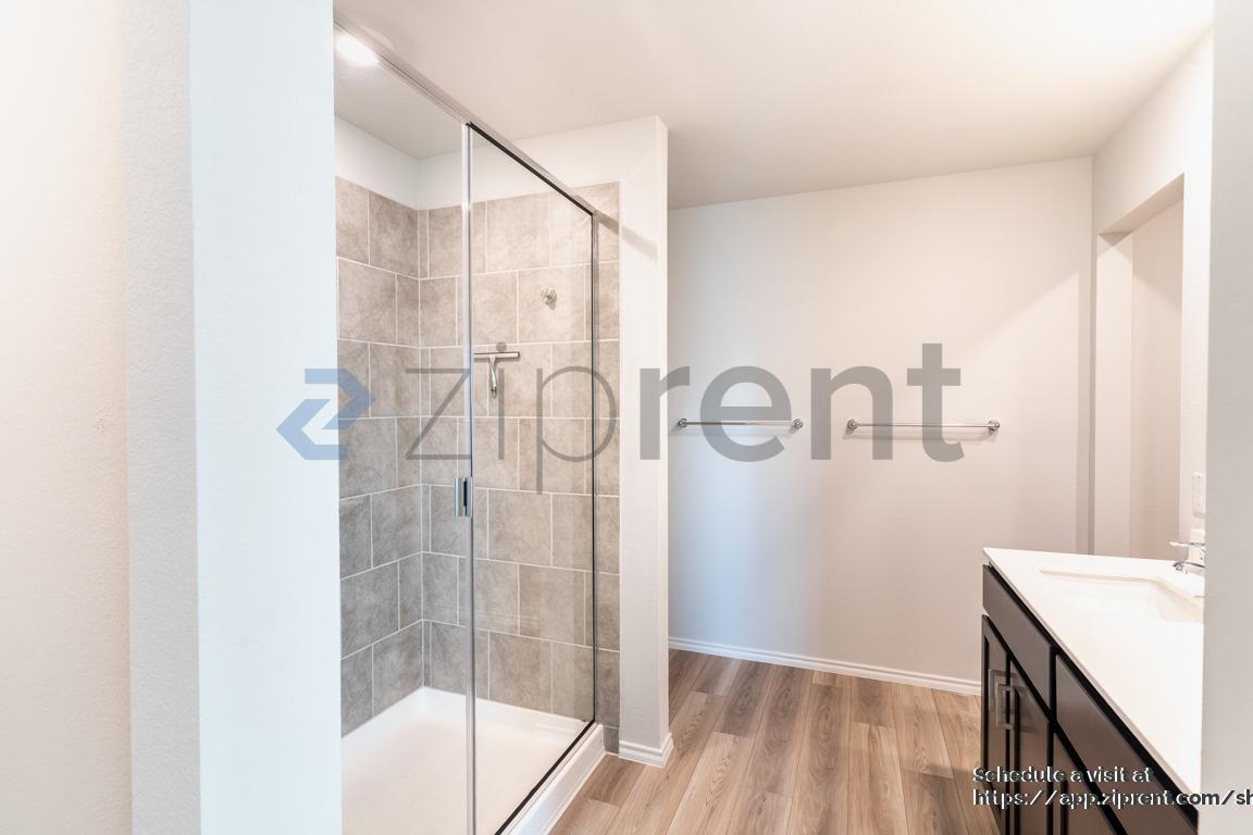 Building Photo - 1333 Piedmont St