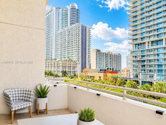 Building Photo - 1050 Brickell Ave