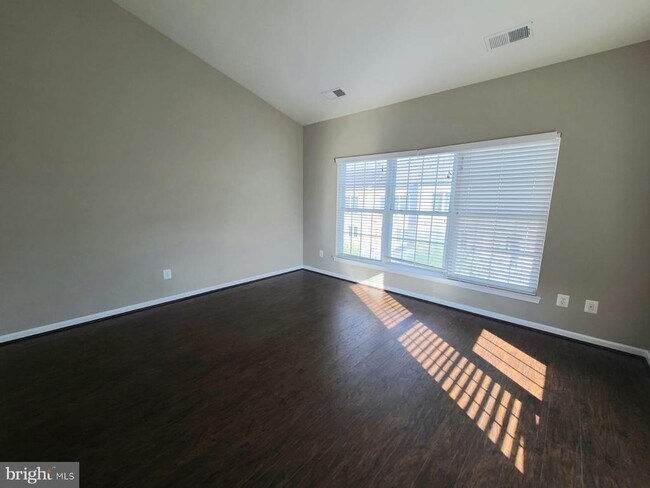 Building Photo - 42625 Homefront Terrace