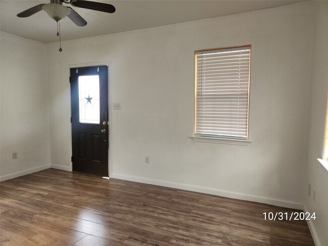 Building Photo - 703 N Avenue B