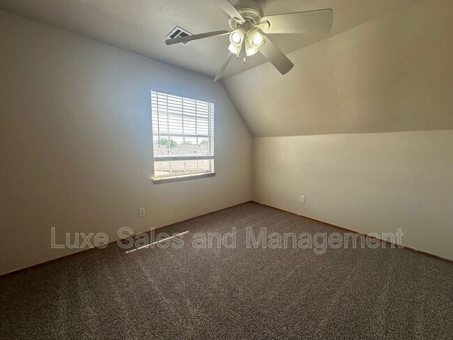 Building Photo - 1427 SW 23rd St