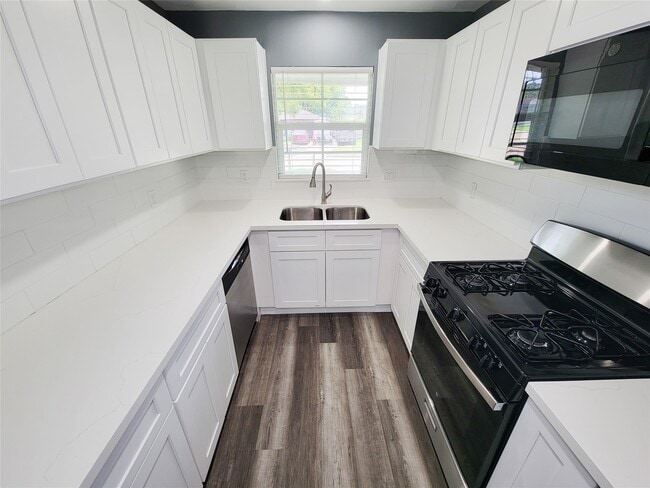 Building Photo - 6327 Mardale Dr