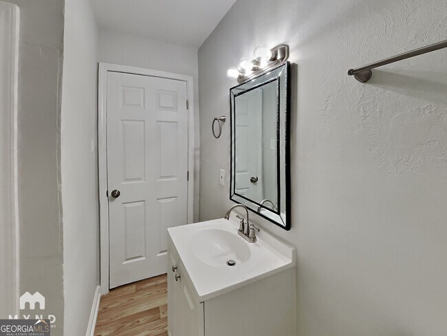 Building Photo - 1371 Stoneham Ct