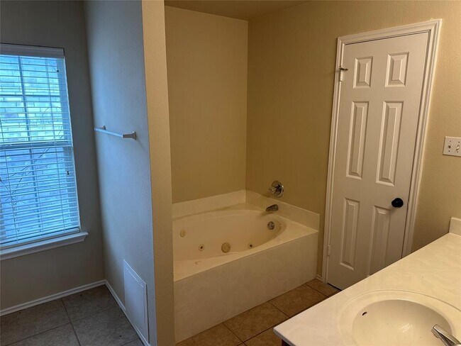 Building Photo - 1629 Balsam Way